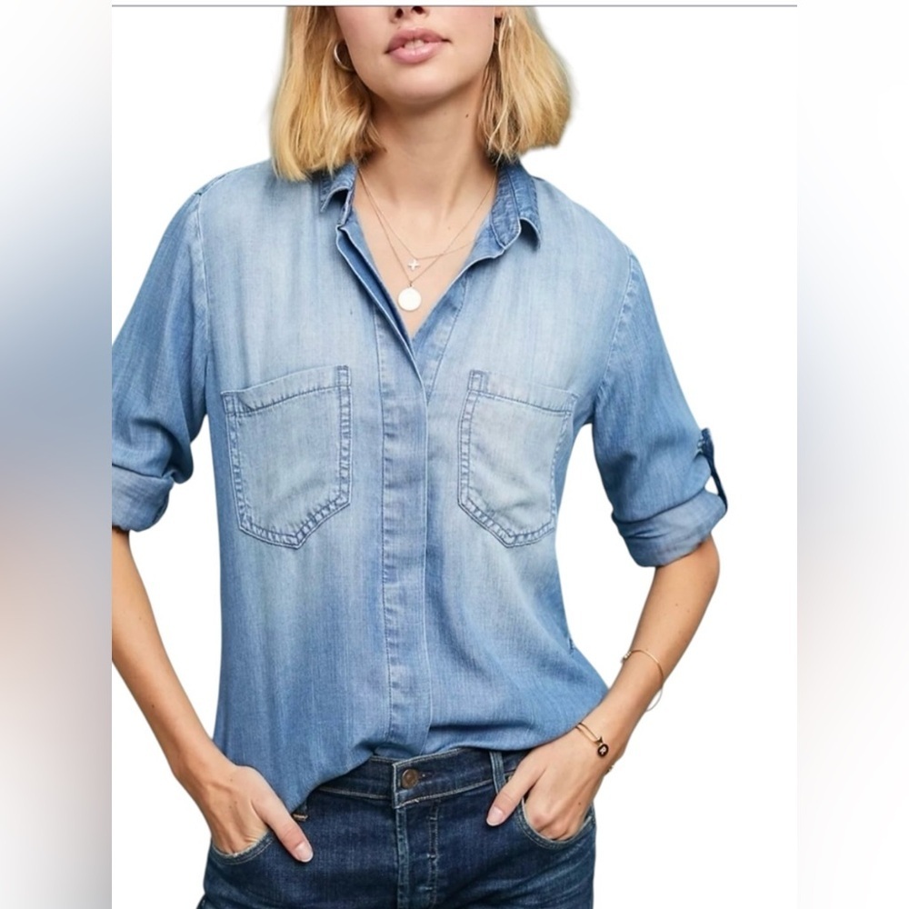 Cloth and Stone NWOT  Chambray Split Back 
Button Down Shirt (Anthropologie)